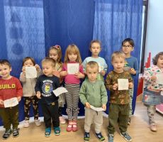 ZIMOWE ZAJĘCIA W „PIĄTCE” MONTESSORII