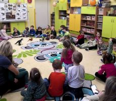 Czy kura to kuzynka dinozaura? - biblioteczne zajęcia w Ochronce