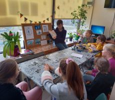 WODA TO SKARB – ZAJĘCIA KREATYWNE DLA DZIECI W BIBLIOTECE NA ŹRÓDLANEJ