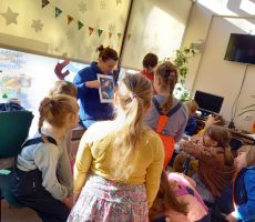 POZNAJEMY  KOSMOS – ZAJĘCIA FERYJNE NA ŹRÓDLANEJ