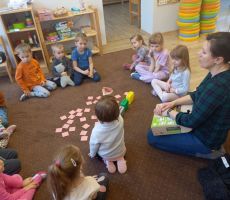 CO ROBIMY ZE ŚMIECIAMI? – ZAJĘCIA W ODDZIALE MONTESSORI