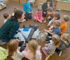 CO ROBIMY ZE ŚMIECIAMI? – ZAJĘCIA W ODDZIALE MONTESSORI