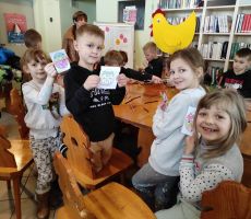 Pierwszaki ze Szkoły Podstawowej w Bereście z wizytą w bibliotece.