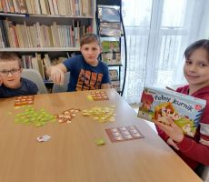 Z książka i grą w tylickiej bibliotece