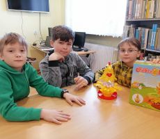 Z książka i grą w tylickiej bibliotece