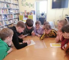 Z książka i grą w tylickiej bibliotece