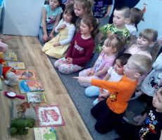 Z książką do przedszkola wyruszyła Filia 1