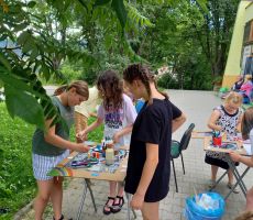 KREATYWNE ZAJĘCIA W BIBLIOTECE NA ŹRÓDLANEJ