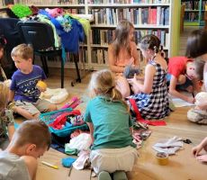 Moda też sztuka - wakacyjne zajęcia w Filii na Czarnym Potoku