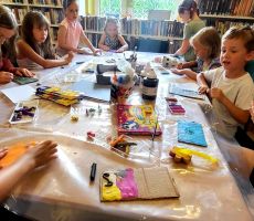 Zabawa rzeźbą w Filii na Czarnym Potoku.