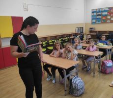 Pierwsze powakacyjne spotkanie z książką w Niepublicznej Szkole Podstawowej w Mochnaczce Niżnej!!!