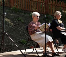 NARODOWE CZYTANIE - pod wieżą widokową na Słotwinach