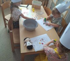 GOTOWANIE Z PUCIEM W PRZEDSZKOLU MONTESSORI PROJEKT „PIĄTKA”