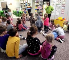 Z książką do przedszkola. Taniec Pszczółki Mai