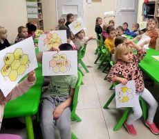 Z książką do przedszkola. Taniec Pszczółki Mai