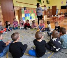 Otwórz bardzo ostrożnie... - biblioteczne zajęcia w przedszkolu