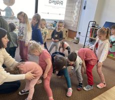 WIELKANOCNE ZAJĘCIA W PRZEDSZKOLU MONTESSORII PROJEKT PIĄTKA