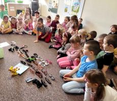 Krótkowzroczna żyrafa - Z książką do Przedszkola