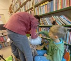 ZAJĘCIA Z WYOBRAŹNIĄ W BIBLIOTECE NA ŹRÓDLANEJ