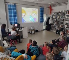 Mili goście w bibliotece  z Polnej koło Stróż