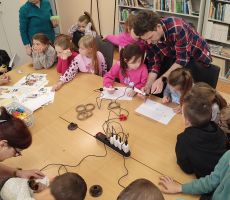 Mili goście w bibliotece  z Polnej koło Stróż