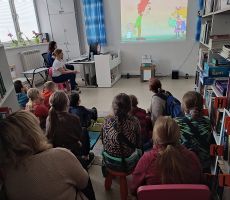 Mili goście w bibliotece  z Polnej koło Stróż