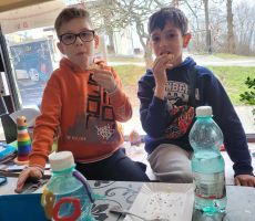 ZAJĘCIA WIELKANOCNE DLA MALUCHÓW W BIBLIOTECE NA ŹRÓDLANEJ