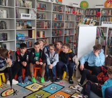 Mili goście w bibliotece  z Polnej koło Stróż