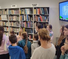 Mili goście w bibliotece  z Polnej koło Stróż