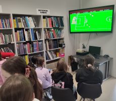 Mili goście w bibliotece  z Polnej koło Stróż