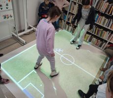 Mili goście w bibliotece  z Polnej koło Stróż