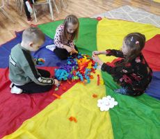 „Jakiego koloru są buziaki?”