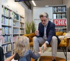 Mówiąc językami - spotkanie z Michałem Rusinkiem w klubie DKK