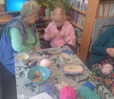 DZIECIĘCE SZYDEŁKO W BIBLIOTECE NA ŹRÓDLANEJ