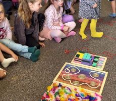 Z książką do przedszkola - dzień stóp.