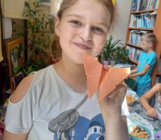 ZAJĘCIA WAKACYJNE W BIBLIOTECE NA ŹRÓDLANEJ