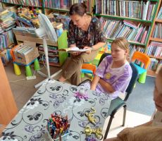 ZAJĘCIA WAKACYJNE W BIBLIOTECE NA ŹRÓDLANEJ CZAS ZACZĄĆ