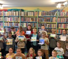 Ilustratorka Magdalena Pilch na warsztatach w Filii na Czarnym Potoku