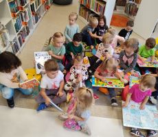 Przedszkolaki z Montessori w Bibliotece Centralnej