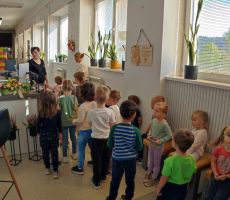 Przedszkolaki z Montessori w Bibliotece Centralnej