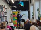 Literackie śledztwo: Mity i fałsze biografii znanych twórców.