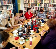 Warsztaty świąteczne dla Jaworzynek w Filii na Czarnym Potoku