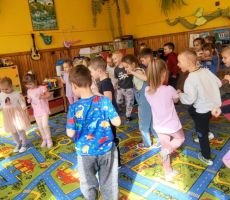 Książkowi Odkrywcy szukają wiosny - zajęcia czytelnicze na Czarnym Potoku