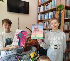 ZAJĘCIA KREATYWNE DLA DZIECI W BIBLIOTECE NA ŹRÓDLANEJ