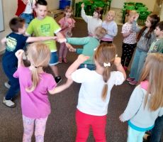 Z książką do przedszkola - międzynarodowy Dzień Tańca