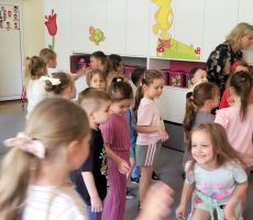 Co w trawie piszczy - zajęcia biblioteczne w Ochronce.