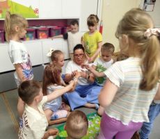 Co w trawie piszczy - zajęcia biblioteczne w Ochronce.