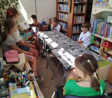 ZAJĘCIA WAKACYJNE W BIBLIOTECE NA ŻRÓDLANEJ