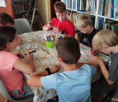 Być jak Nikifor – kreatywne lato z Biblioteką w Tyliczu!