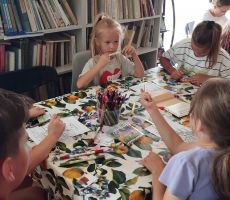 Być jak Nikifor – kreatywne lato z Biblioteką w Tyliczu!